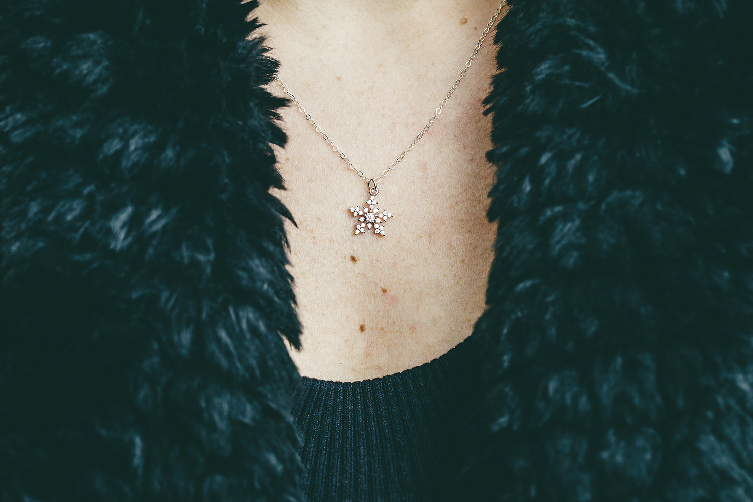Sparkly Snowflake Pendant Necklace 