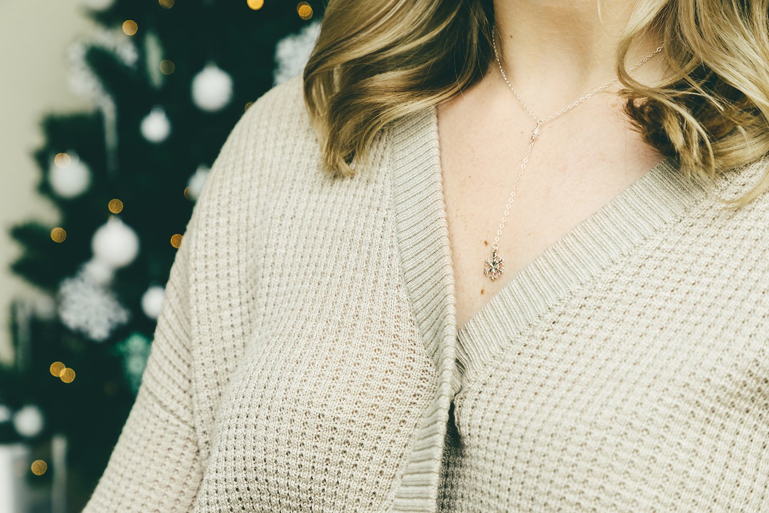 Dainty Snowflake Lariat Necklace 