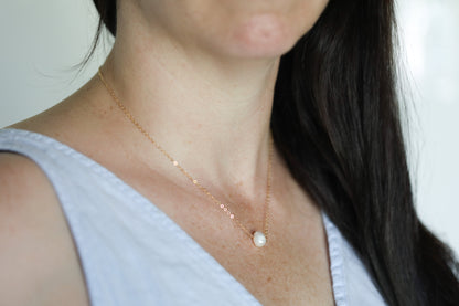 Short Freshwater Pearl Necklace in Gold