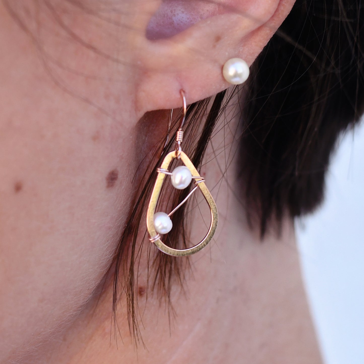 Pearl Earrings in Rose Gold 