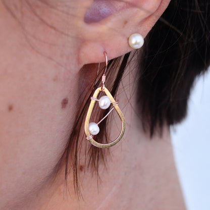 Pearl Earrings in Rose Gold 